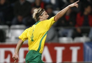 Lithuania's Marius Stankevicius reacts after scoring a goal during their World Cup 2010 qualifying soccer match against Austria in Innsbruck October 10, 2009. REUTERS/Dominic Ebenbichler (AUSTRIA SPORT SOCCER)